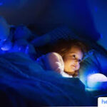 Cahaya Biru Ganggu Tidur Anak? Ini Peran Melatonin