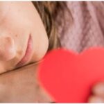 Bucin dalam Hubungan: Wajar atau Tanda Cinta Tidak Sehat?