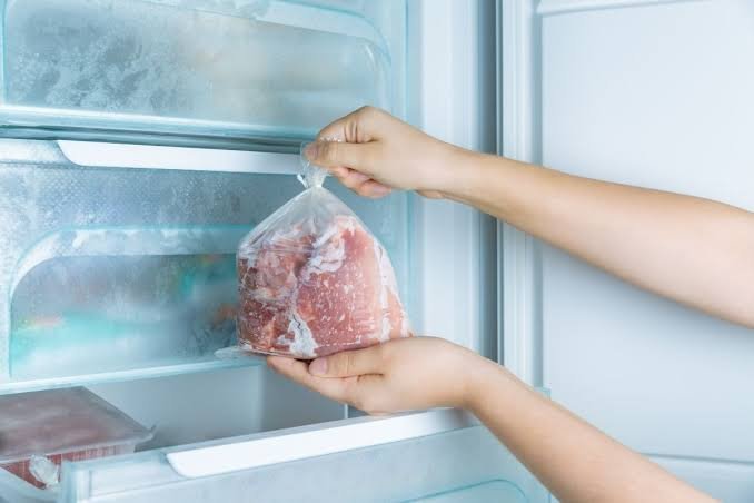 Tips Menyimpan Daging Kurban di Kulkas agar Tahan Lama