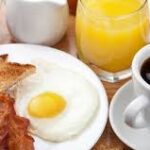 Jenis Makanan yang Sebaiknya Dihindari Saat Sarapan